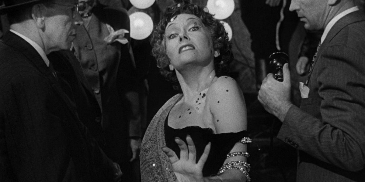 Norma Desmond approaches the camera at Sunset Boulevard.