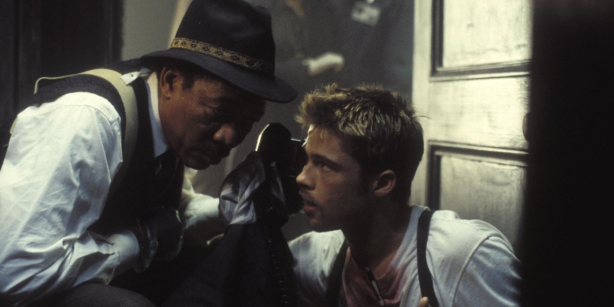 Morgan Freeman and Brad Pitt listen to the phone at Se7en