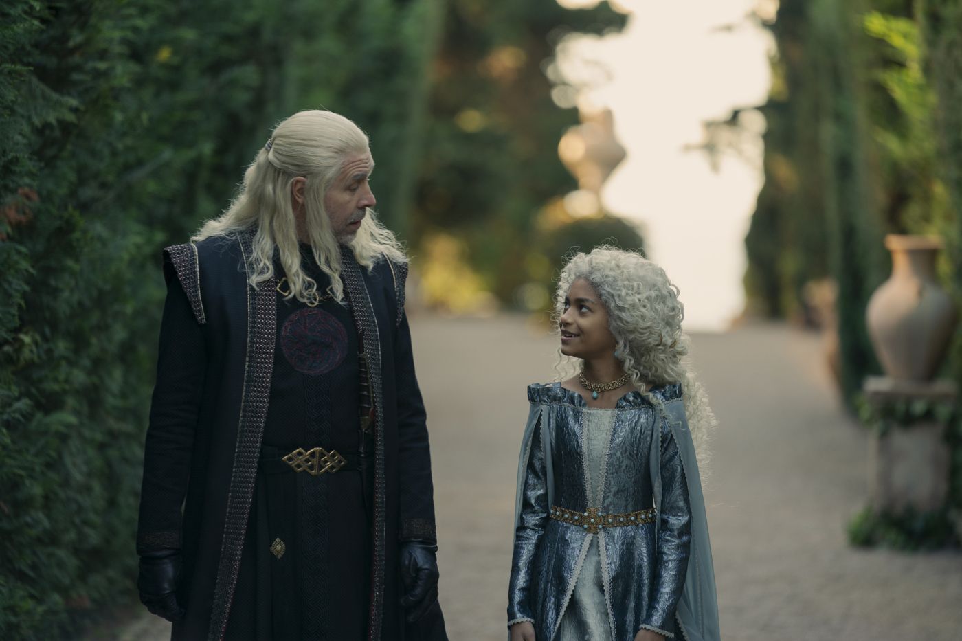 episode-2-paddy-considine-nova-mose-foueillis-hbo-dragon-house