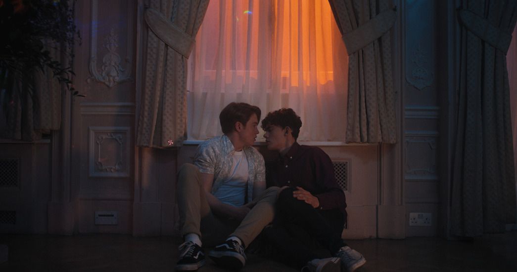 heartstopper-netflix-first kiss