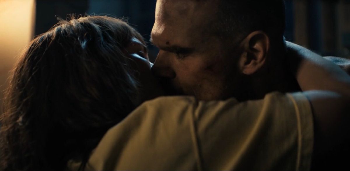 stranger-things-season-4-jumper-kiss