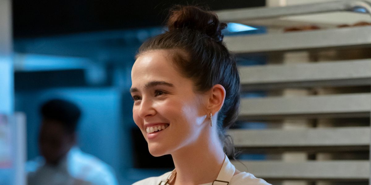 Zoey Deutch smiles as Rachel in Something From Tiffany.