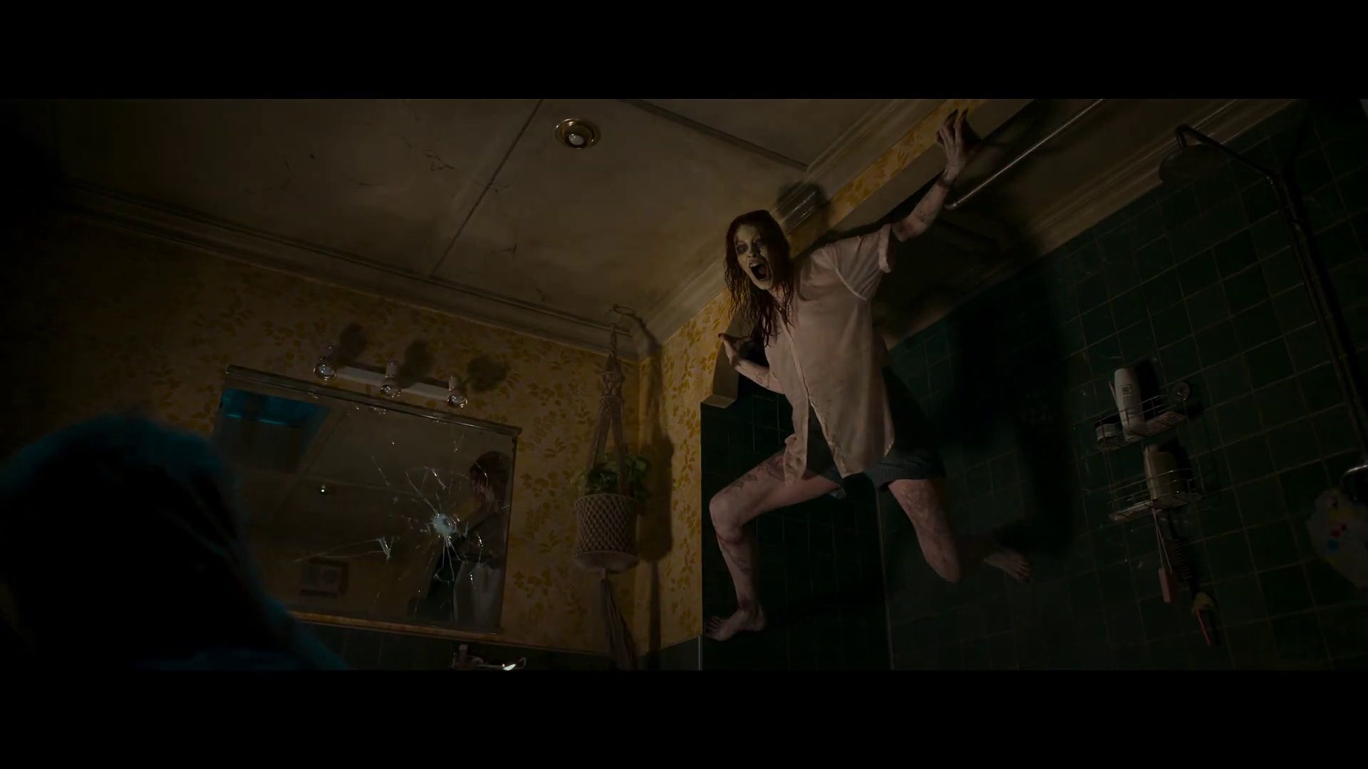 Evil Dead Rise Trailer(17)