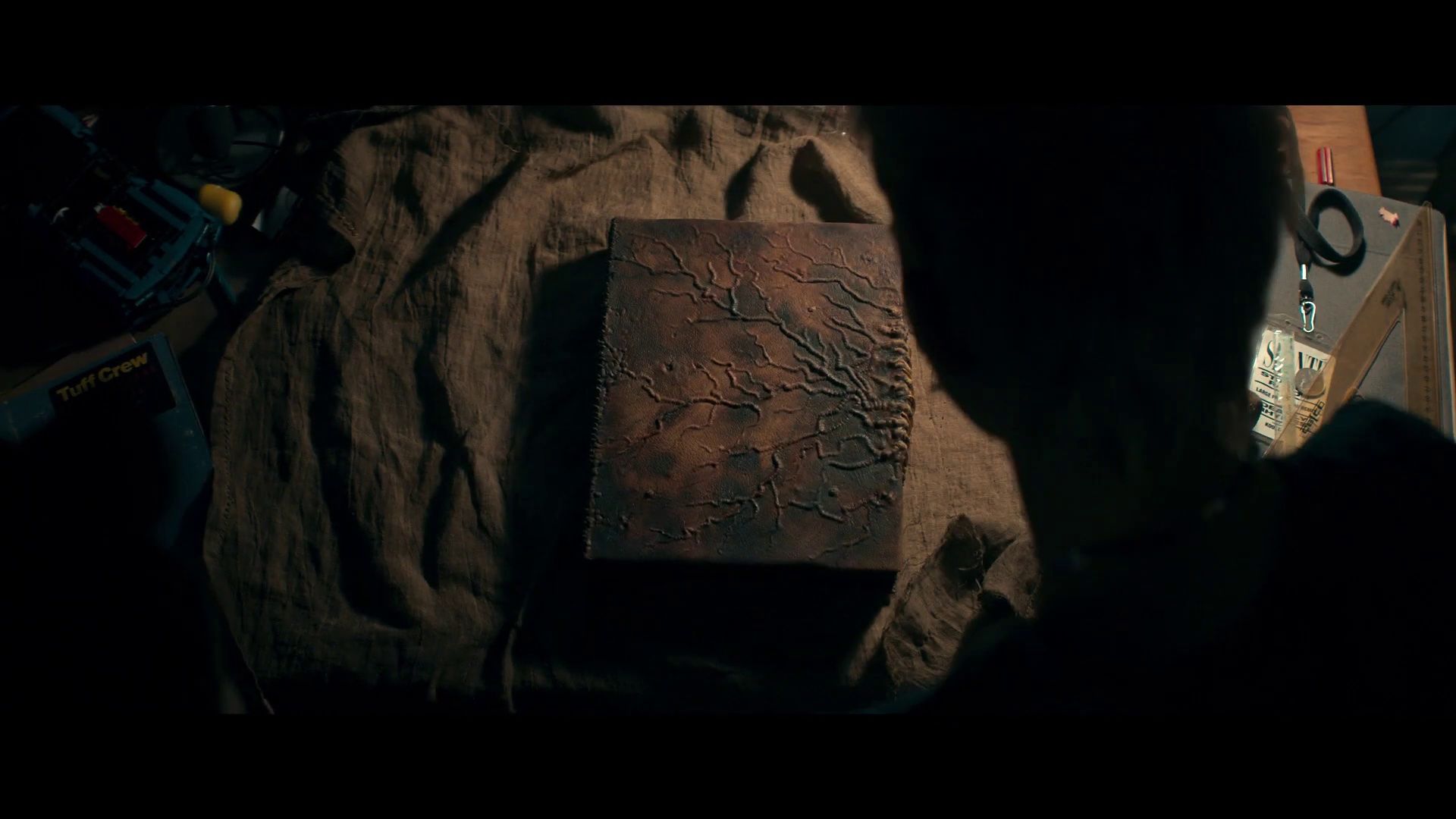 Evil-Dead-Rise-trailer(4)