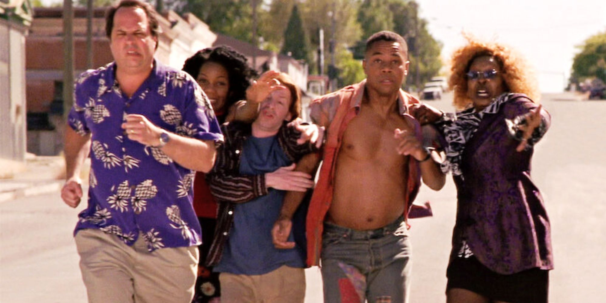 Jon Lovitz, Seth Green, Cuba Gooding Jr. and Whoopi Goldberg run in The Rat Race (2001)