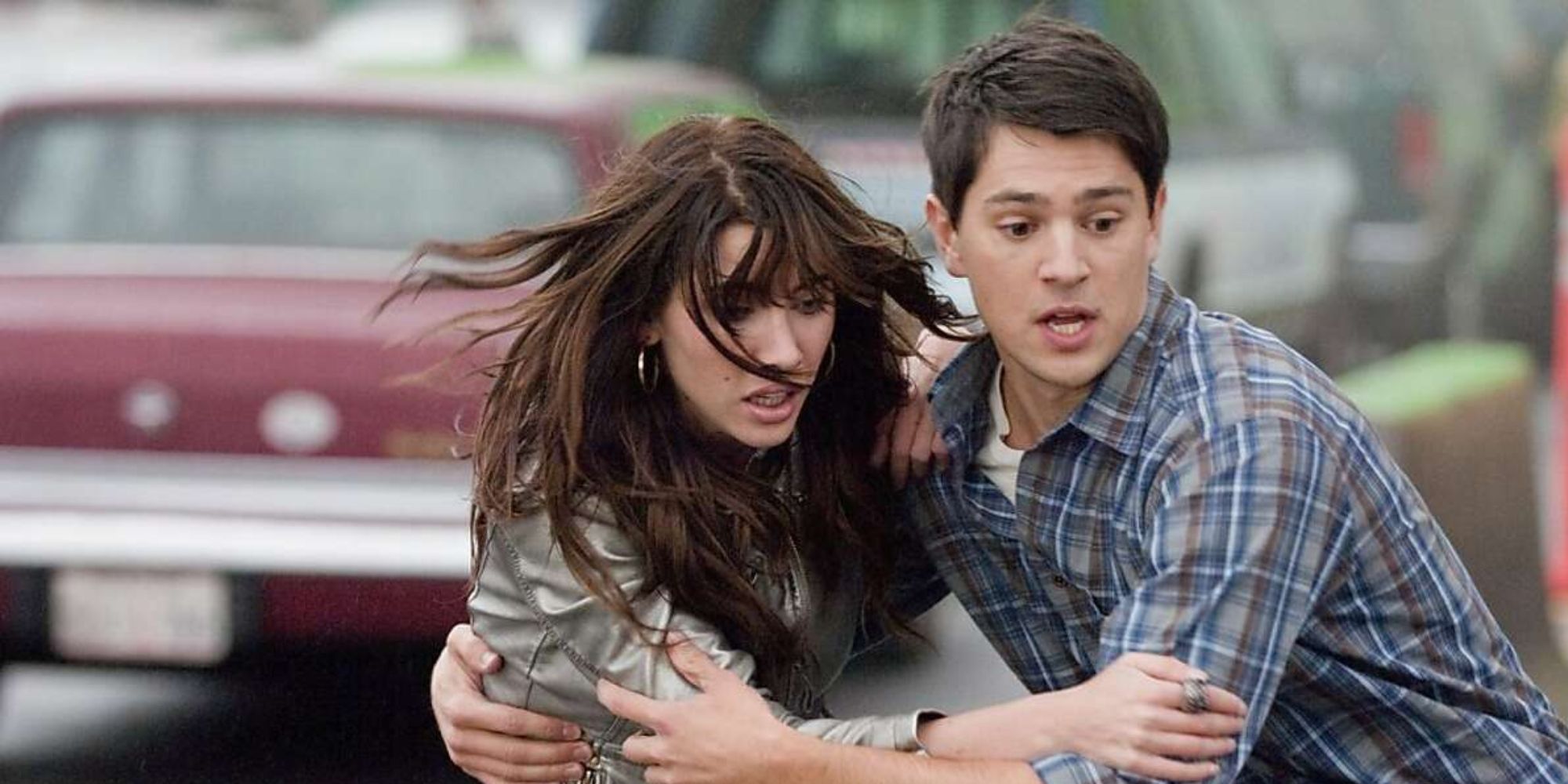 Jacqueline MacInnes Wood and Nicholas D'Agosto in Final Destination 5