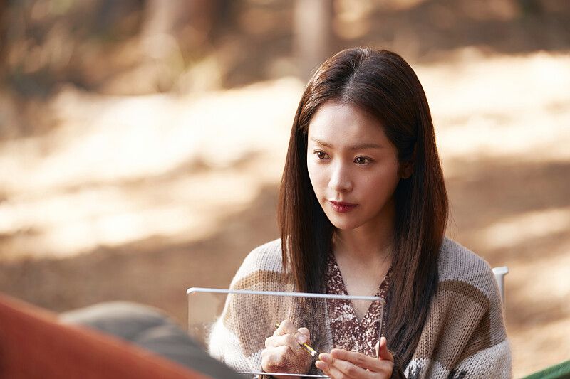 Han Ji Min is there
