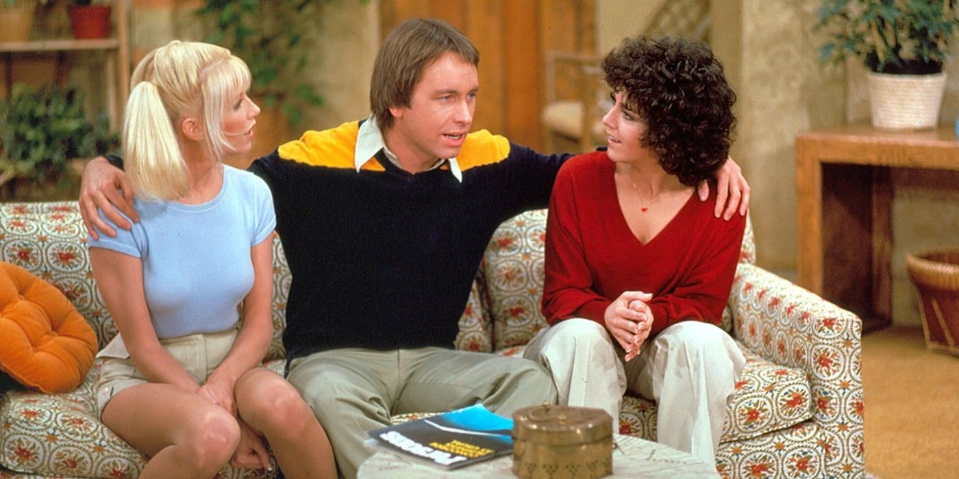 Suzanne Somers as Chrissy, John Ritter as Jack and Joyce DeWitt as Janet are seated on the couch at Three's Company. 