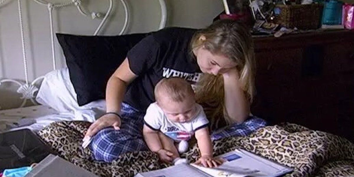 Kailyn Lowry and her son Isaac in Teen Mom 2